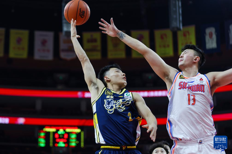 云开体育集结日NBA常规赛焦点战，广东宏远强势反弹，球迷炸锅，身体对抗强度拉满的简单介绍