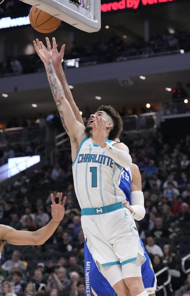 开云app关于今夜体能课后，密尔沃基雄鹿迎来里程碑备战NBA季后赛，悬念犹存，高层口径保持一致的信息