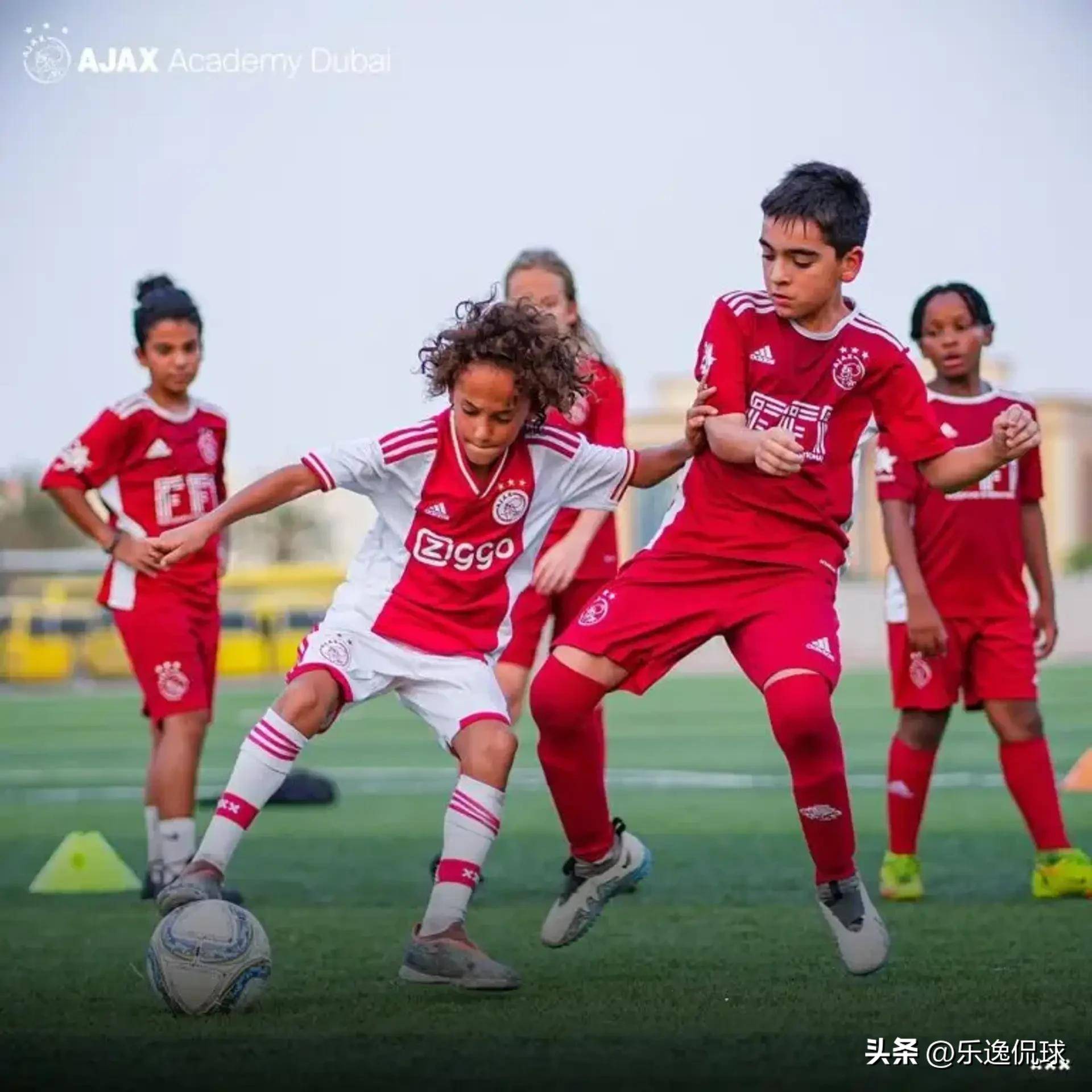 赛地聚焦——欧联转会期热度飙升，阿贾克斯回应争议，悬念犹存，年轻球员得到机会的简单介绍